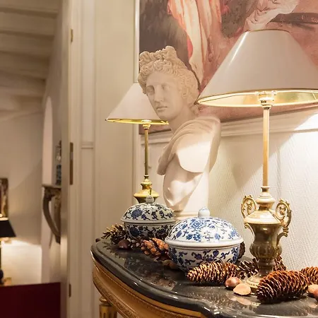 Dirazi & Gmbh Aparthotel