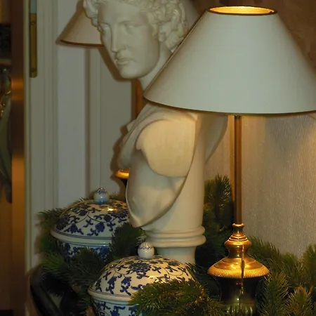 Dirazi & Gmbh Hotel apartamentowy Frankfurt nad Menem