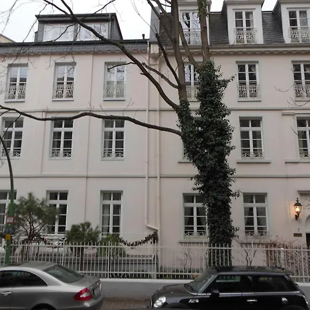 Dirazi & Gmbh Aparthotel