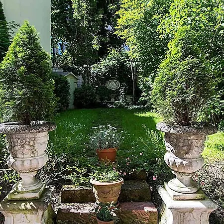 Dirazi & Gmbh 4* Francoforte sul Meno