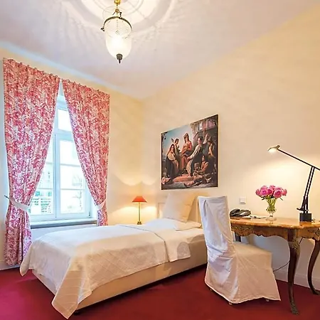 Aparthotel Dirazi & Gmbh