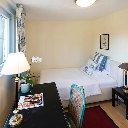 Lägenhetshotell Dirazi & Gmbh 4*