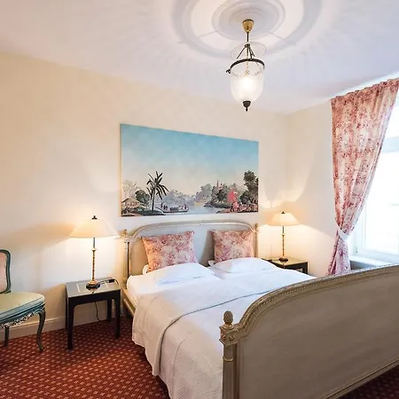 Dirazi & Gmbh Lägenhetshotell 4*