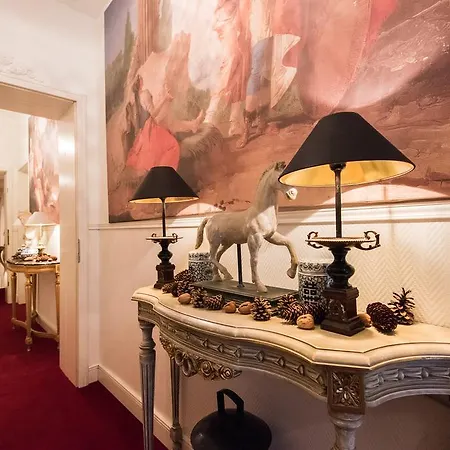 Dirazi & Gmbh Lejlighedshotel 4*