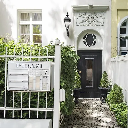 Dirazi & Gmbh アパートホテル 4*
