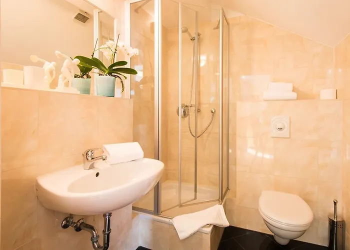 Dirazi & Gmbh Hotel apartamentowy 4*