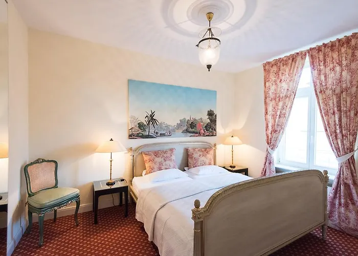 Dirazi & Gmbh Hotel apartamentowy 4*