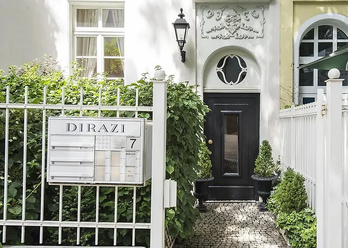 Dirazi & Gmbh Hotel apartamentowy 4*