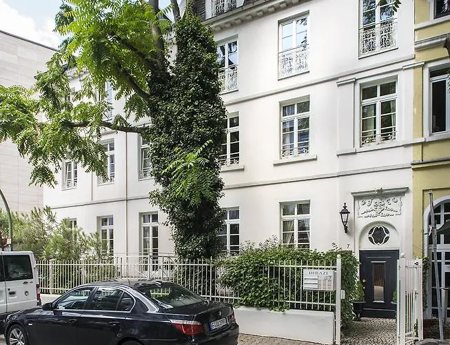 Dirazi & Gmbh Frankfurt nad Menem