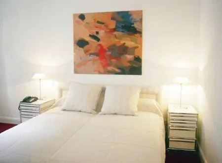 Ξενοδοχείο με διαμερίσματα Dirazi & Gmbh