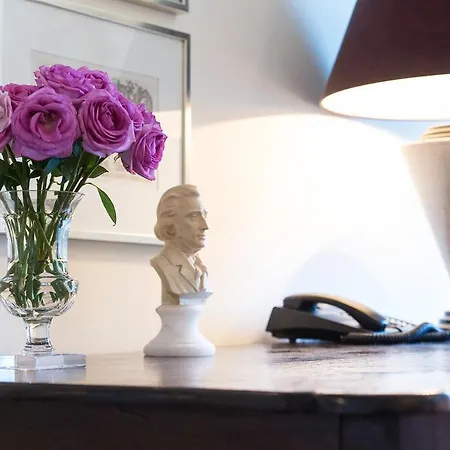 Ξενοδοχείο με διαμερίσματα Dirazi & Gmbh