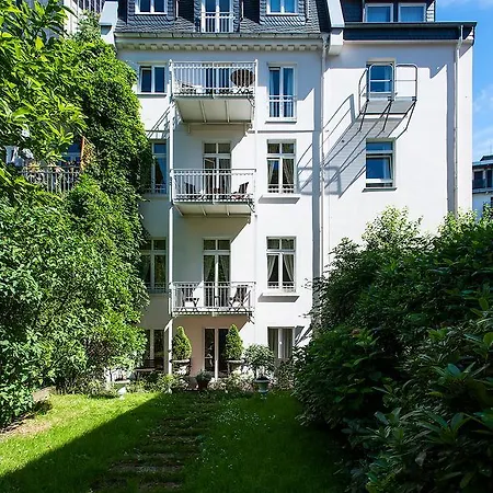 Lejlighedshotel Dirazi & Gmbh
